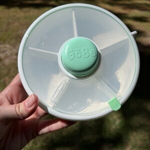 GoBe Snack Spinner in Mint Green and White